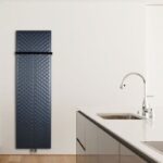 Dizaina radiators MINOA PILLOW | H=1770 x L=380 mm. Q= 688 W (75/65/20). Krāsots matēti melns RAL 9005. Pieslēgums apakšā pa vidu. - Image 4