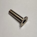 Dekoratīvā uzlika DN 40 komplektā ar dekoratīvo nosegcauruli DN 18 x L=70 mm. Dizaina sērija Fine. Virsma: satin niķelis / Inox look