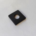 Dekoratīvā uzlika DN 20 mm x 52 mm. Serie Quaro. Metāla. Virsma: krāsots matēti melns RAL 9005.