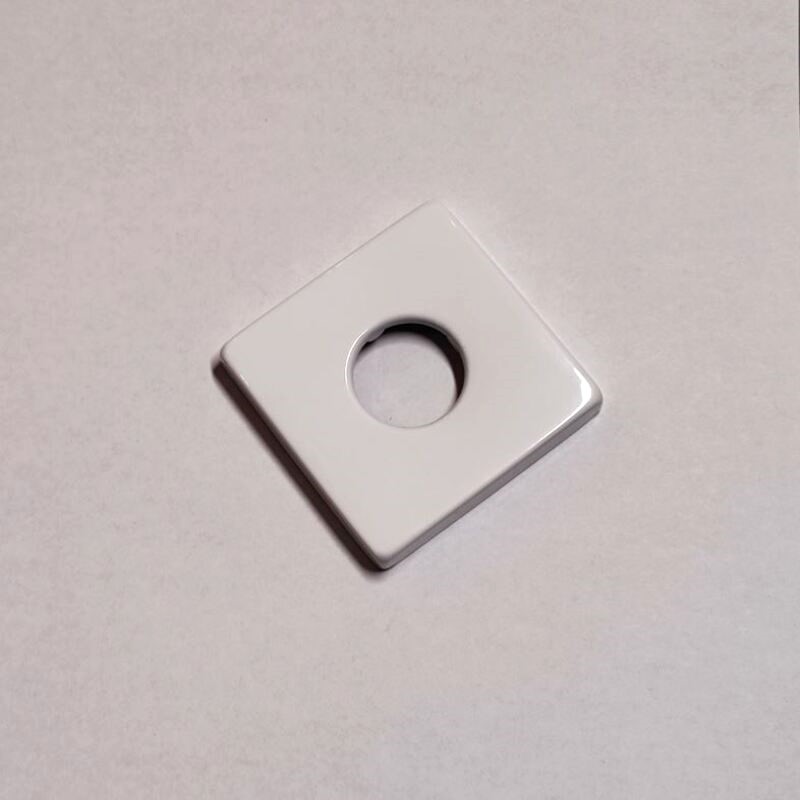 Dekorativa uzlika_serie_Quaro_RAL9016_2_6x6_r Dekoratīvā uzlika DN 20 mm x 52 mm. Serie Quaro. Metāla. Virsma: krāsots balts RAL 9016 - Image 1