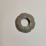 Dekoratīvā uzlika DN 20 mm x DN 50 mm. Serie Renaissance. Metāla. Virsma: krāsots pelēks RAL 7030 - Image 3