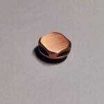 Radiatora dizaina korķis ½”. Dizaina sērija „Solid Uni”. Virsma: antīka vara tonis