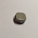 Radiatora dizaina korķis ½”. Dizaina sērija „Solid Uni”. Virsma: krāsots gaiši pelēks RAL 7030