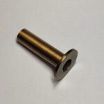 Dekoratīvā uzlika DN 40 komplektā ar dekoratīvo nosegcauruli DN 18 x L=70 mm. Dizaina sērija Fine. Virsma: antīkas bronzas tonis