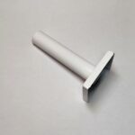 Kvadrātveida dekoratīvā uzlika 52 x 52 mm komplektā ar dekoratīvo nosegcauruli DN20 x L=100 mm. Serie Quaro. Virsma: krāsots balts RAL 9016