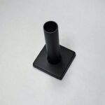 Kvadrātveida dekoratīvā uzlika 52 x 52 mm komplektā ar dekoratīvo nosegcauruli DN20 x L=100 mm. Serie Quaro. Virsma: krāsots melns (matēts) - Image 3